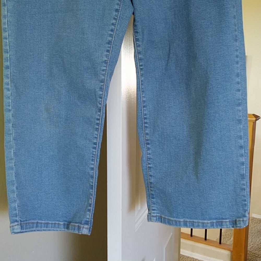Levis 512 perfectly slimming capris - Picture 3 of 7